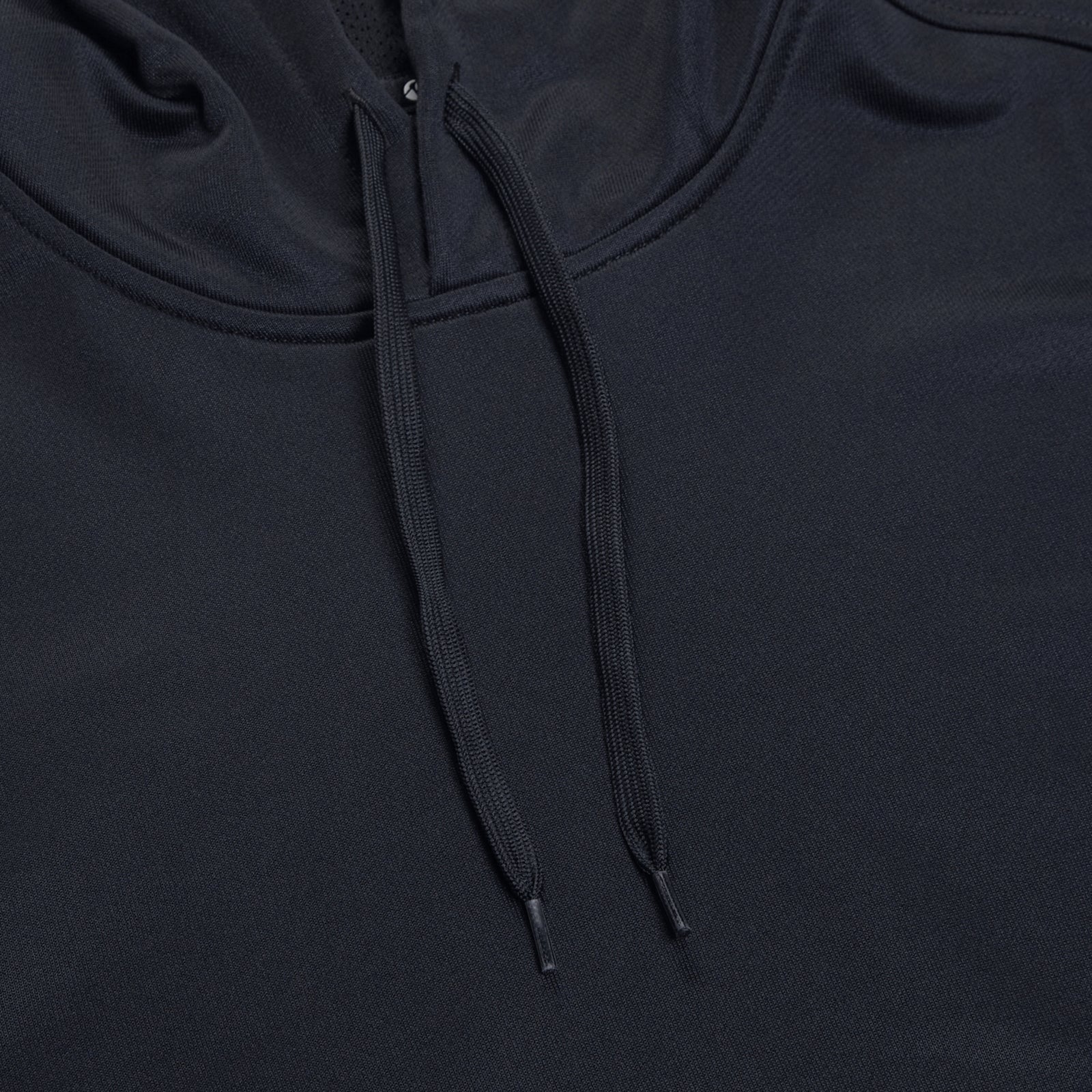 Close-up of the adjustable drawstrings on the Birr RFC Canterbury CCC Training Hood, designed for comfort and style. Ideal for supporters of Birr Rugby in Birr.